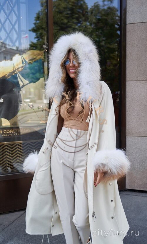Пальто с мехом лисы "Arctic Fox" - цвет белый